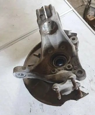 Volkswagen PASSAT B6 Front wheel hub 020404 RAU05
