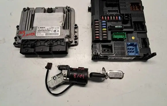 Peugeot 208 Engine control unit/module 9807885980 9807532080