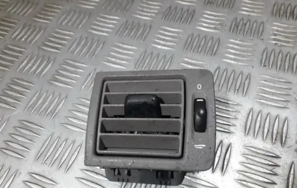 Volvo V50 Dash center air vent grill Y01102