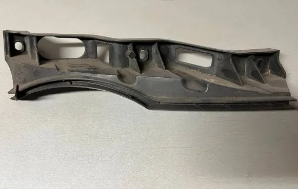 Volkswagen PASSAT B6 Front bumper mounting bracket 3C0807889