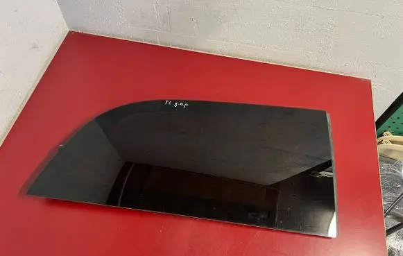 Chrysler Town & Country V Rear side window