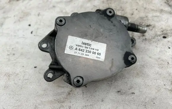 Mercedes-Benz E C207 W207 Vacuum pump A6422300065