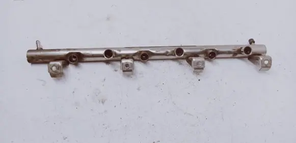Volkswagen Touareg I Fuel main line pipe 022133315J