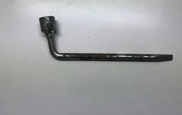Chrysler Grand Voyager IV Wheel nut wrench 