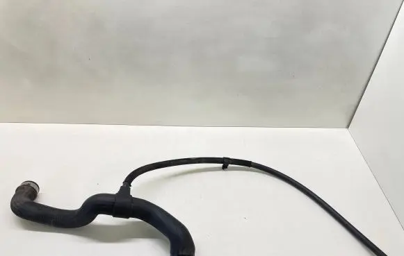 Mercedes-Benz C W203 Engine coolant pipe/hose 2035010182
