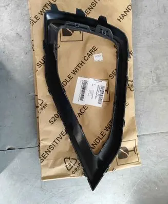 Audi Q2 - Front bumper lower grill 81a807968a4w3