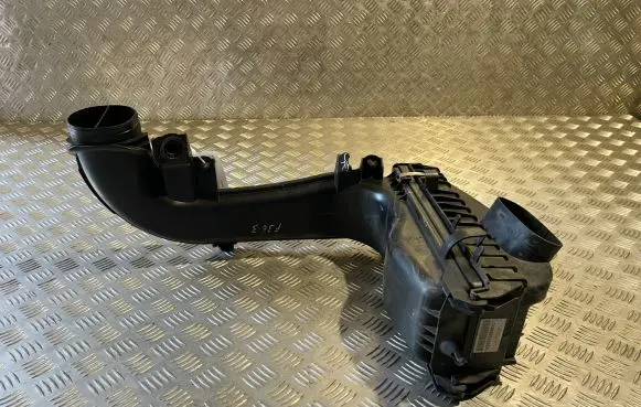 BMW 4 F36 Gran coupe Air filter box 8573869