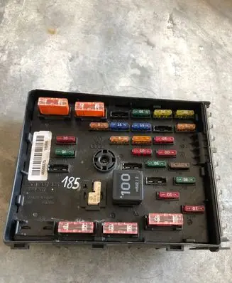 Volkswagen PASSAT B6 Fuse module 3C0937125 63592777