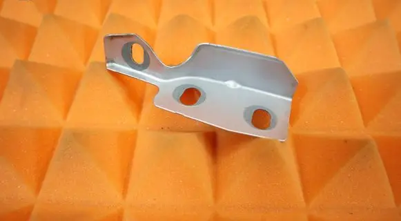 Mercedes-Benz CLK A209 C209 Fender mounting bracket