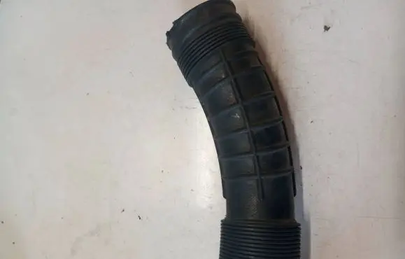 Volvo V70 Air intake hose/pipe 6898050