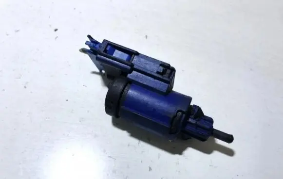 Volkswagen Golf IV Brake pedal sensor switch 1j0927189