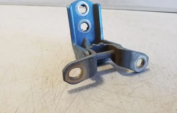 Nissan Leaf I (ZE0) Rear door lower hinge A047742