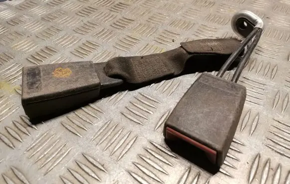 Mercedes-Benz E W124 Middle seatbelt buckle (rear) 1248601696