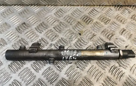 Mercedes-Benz CLS C219 Fuel main line pipe 6420700695 A6420700695