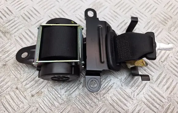 Middle seatbelt (rear)