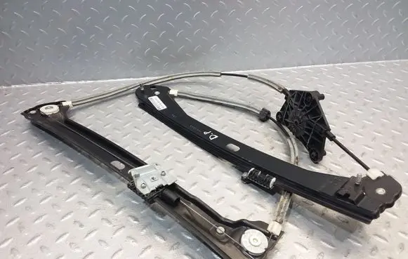 Volkswagen PASSAT B7 USA Front window lifting mechanism without motor 561837462D 3028482G