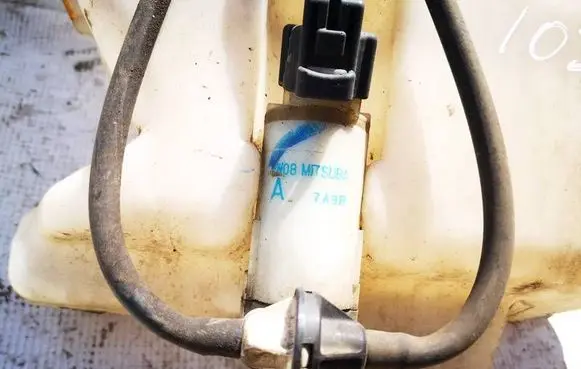 Honda CR-V Windscreen/windshield washer pump 7a9b