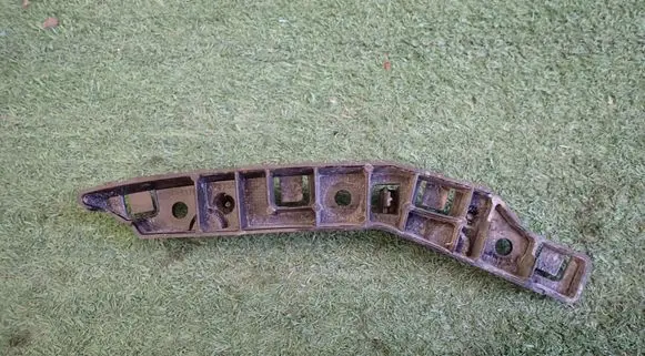 Peugeot 2008 II Front bumper mounting bracket 9825853780