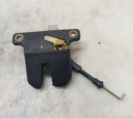 Audi A6 S6 C5 4B Tailgate/trunk/boot lock/catch/latch 4B5827505