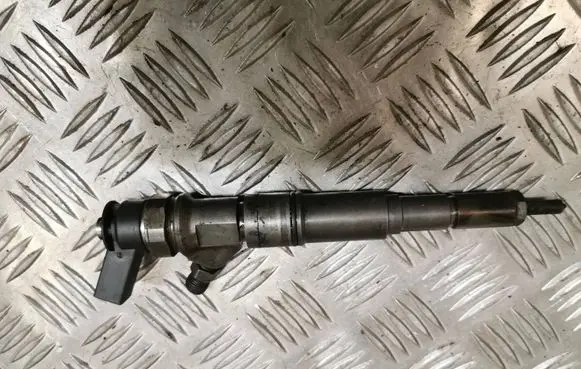 BMW 1 E81 E87 Fuel injector 0445110209 7794435
