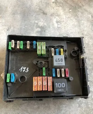 Volkswagen Golf V Fuse module 1K0937125A