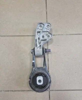 Engine mount bracket