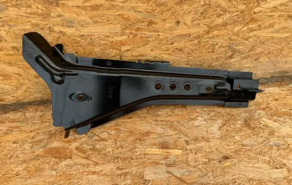 Land Rover Defender Fender mounting bracket L8B216A216AB L8B216A216A L8B216A216