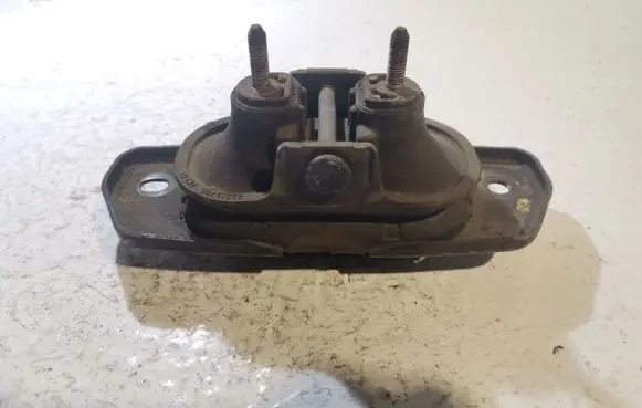 Dodge Caliber Engine mount bracket 05085490AC