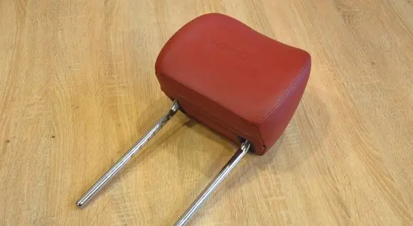 KIA Stinger Rear seat headrest 