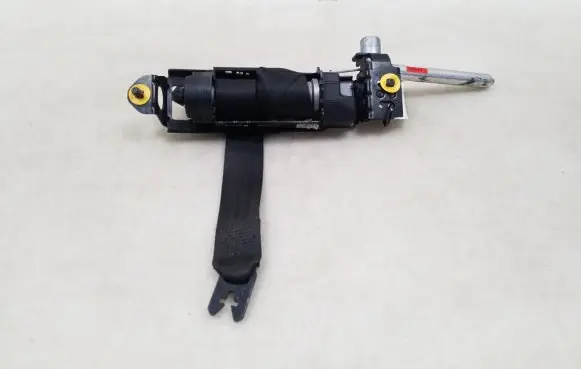 Volvo V50 Front seatbelt 8639692