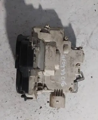 Audi A6 S6 C6 4F Rear door lock 4F0839016