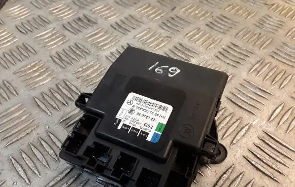 Mercedes-Benz A W169 Door control unit/module 1698207326 A1698207326