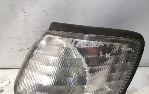 Nissan Primera Front indicator light
