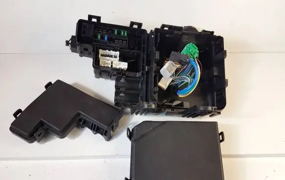 Nissan Qashqai Fuse box set 243824EA2A