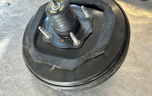 Peugeot 308 Brake booster 9682516580