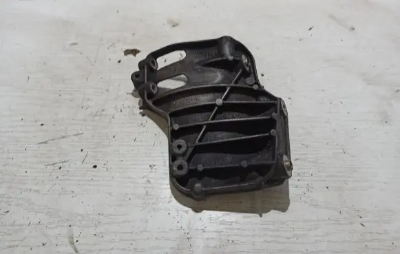 BMW 5 F10 F11 A/C compressor mount bracket 7585167 685729