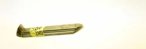 Headlight/headlamp mounting bracket