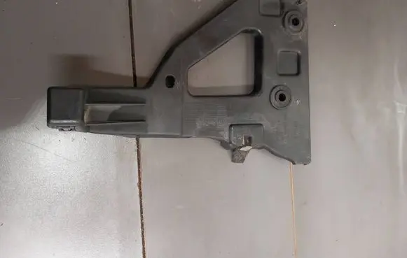 Audi A6 S6 C6 4F Front bumper mounting bracket 13672 4F0807228