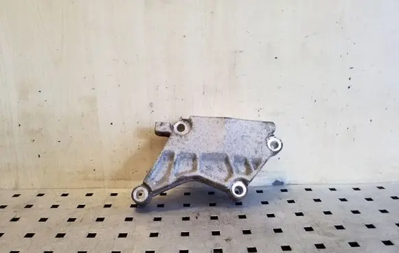 KIA Sportage Engine mounting bracket