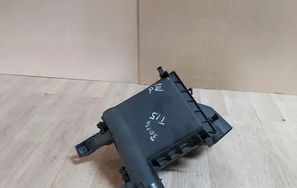 Toyota Prius (XW30) Air filter box cover 17812-37030