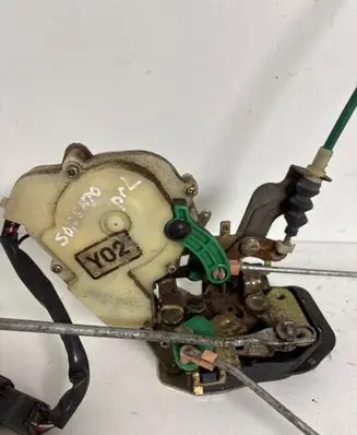 KIA Sorento Front door lock 040608