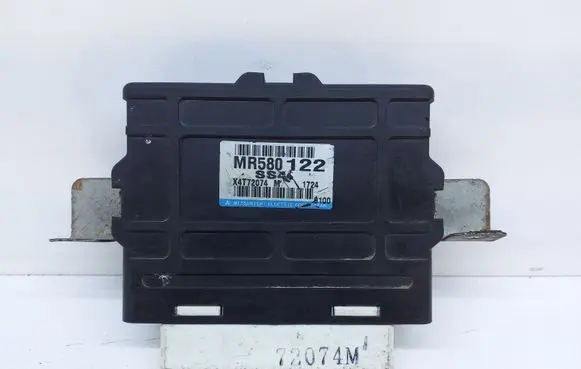 Mitsubishi Pajero Transfer box differential control unit MR580122 X4T72074M