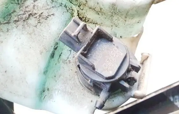 Toyota Prius (XW30) Windscreen/windshield washer pump 8533060180