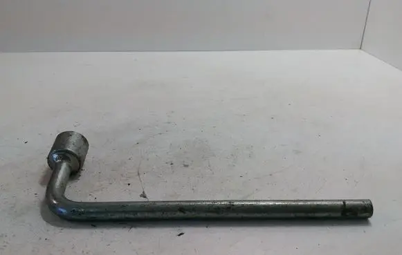 Renault Clio II Wheel nut wrench 502C2231