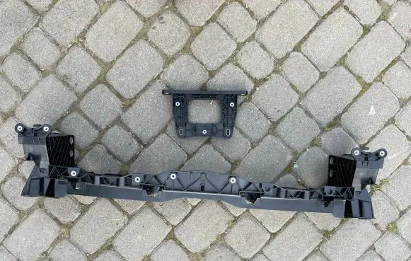 Engine bonnet/hood lock trim molding