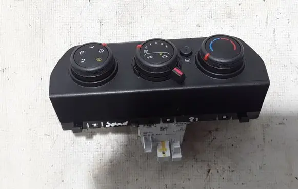 Dacia Sandero III Air conditioner control unit module 275008333R