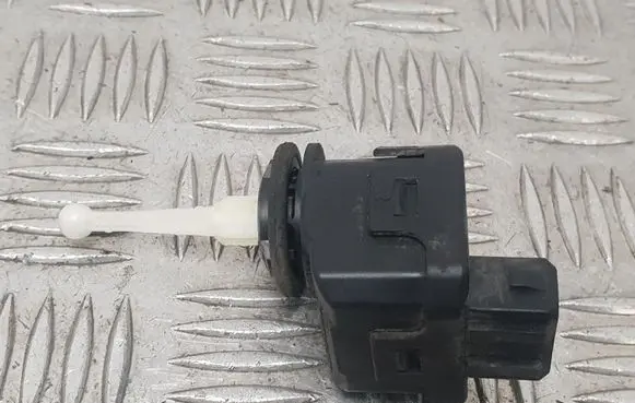 Volkswagen PASSAT B5 Headlight level adjustment motor 3B0941295A