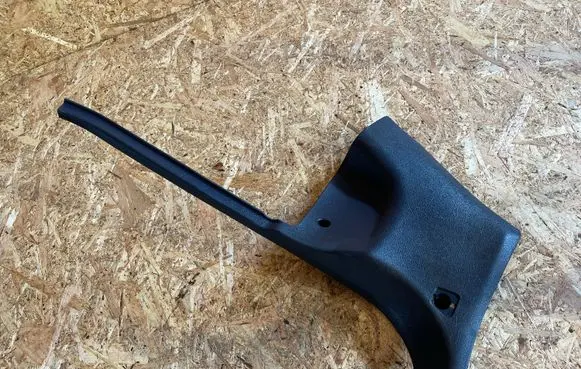 Foot area side trim
