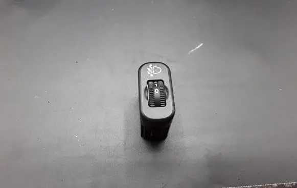 Mercedes-Benz Sprinter W906 Headlight level height control switch 9068260038 32200107