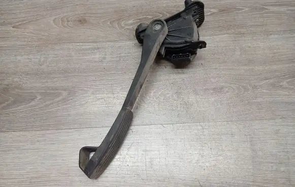 Volvo S60 Accelerator throttle pedal 30636004